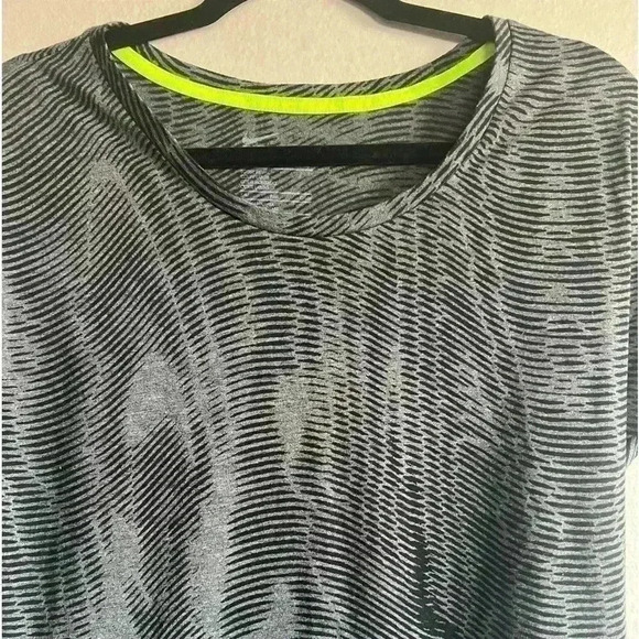Nike Dri-fit Black And Gray T-shirt - Picture 3 of 4